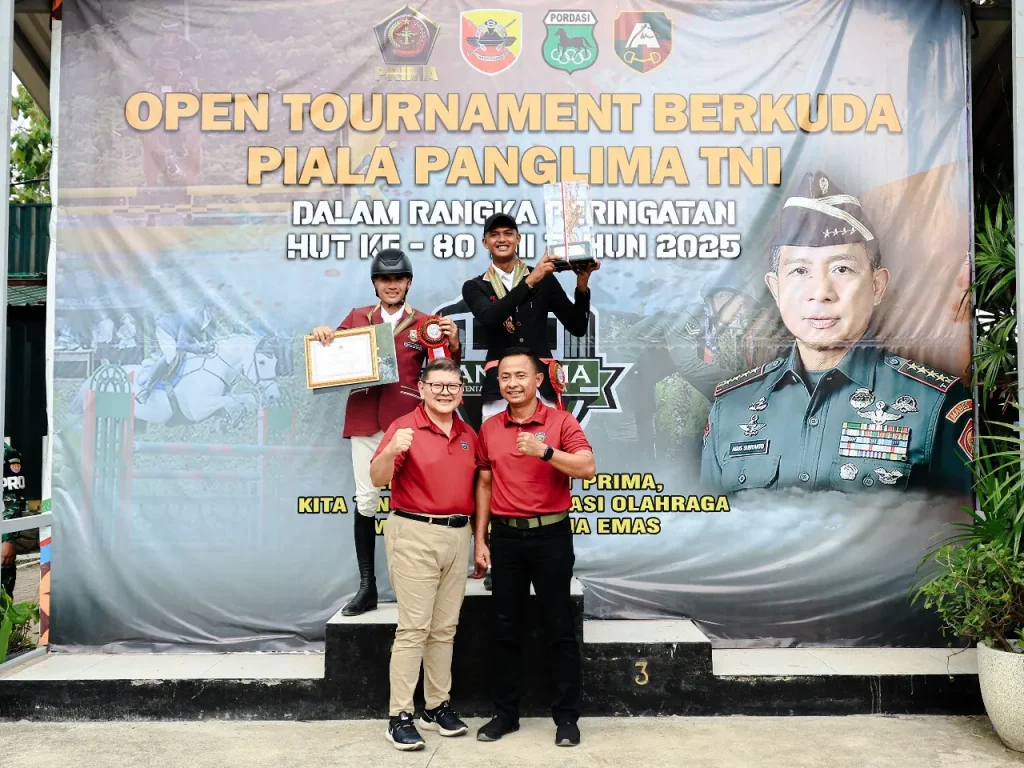 Podium piala panglima TNI Show Jumping perseorangan 130 cm