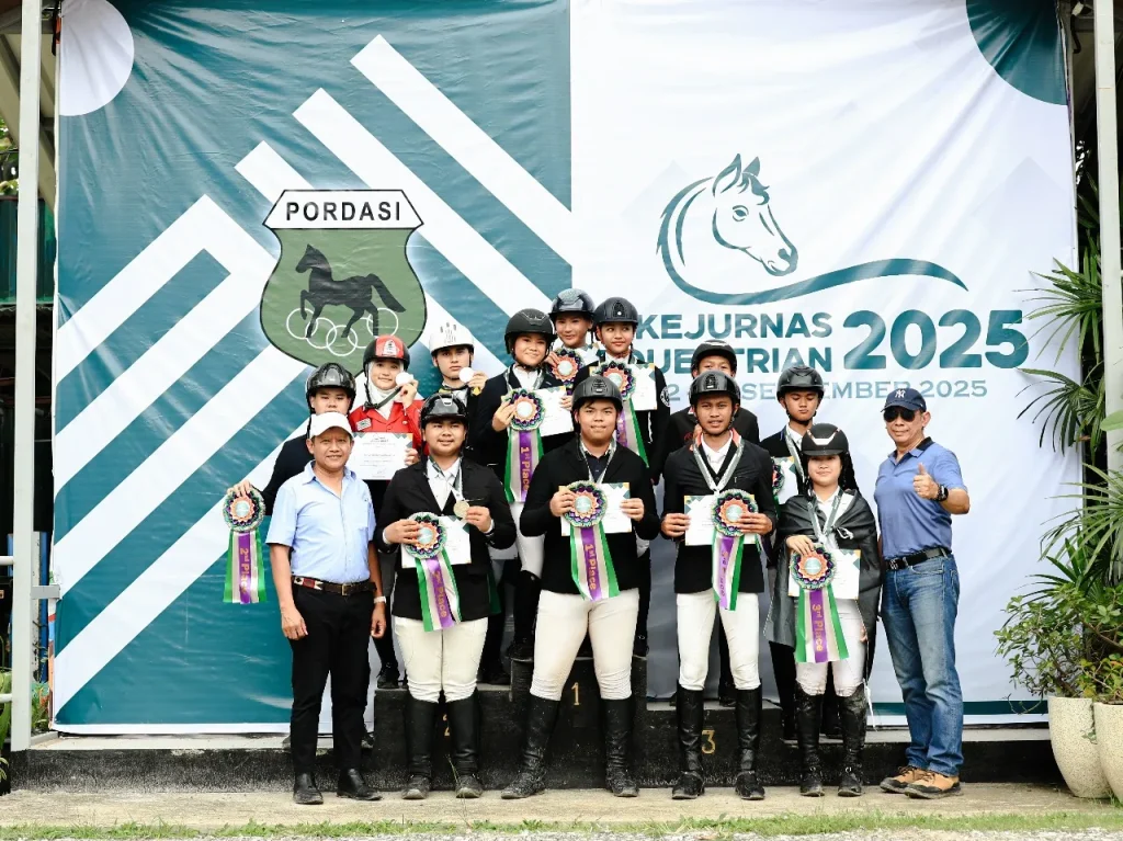 Podium show jumping beregu 100 cm U18 (sabtu)