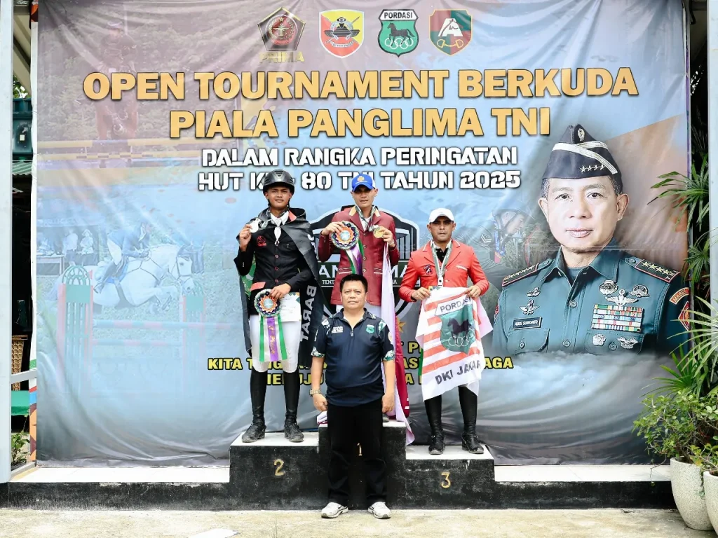 Podium show jumping perseorangan 130 cm (minggu)
