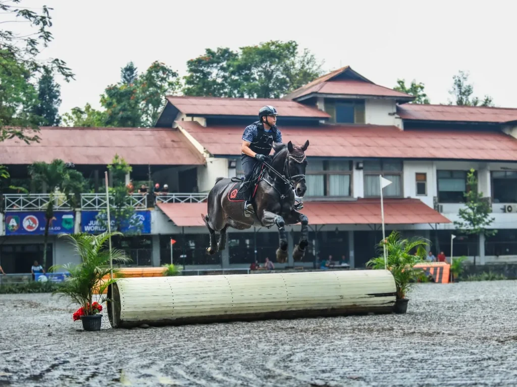 Valentino Lumentah di kelas Derby Cross Country