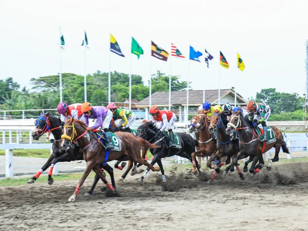 SALIP JABAR DAN JATENG, KONTINGEN DK JAKARTA JUARA UMUM 
KEJURNAS PACUAN KUDA 2025