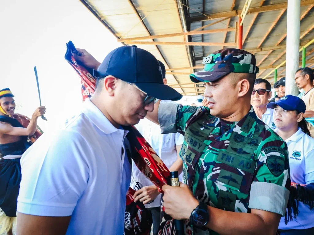 JADI CATATAN SEJARAH BARU, KETUM PP PORDASI SAKSIKAN LANGSUNG PACUAN KUDA TRADISIONAL NTT