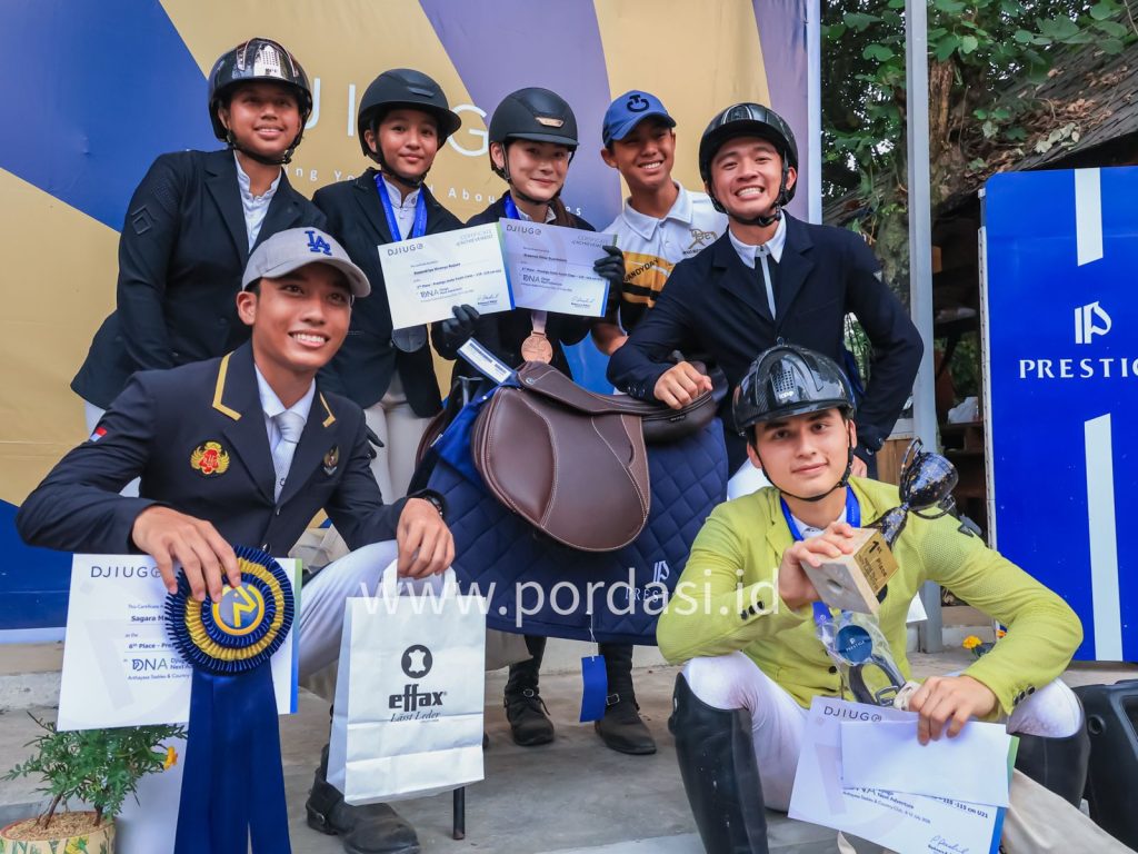Para juara kelas Jumping 110-115 cm U21